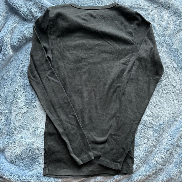 GAP Black Long Sleeve Tee - Picture 3 of 3